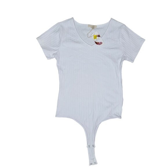 C&V NWT chelsea & violet Women's White Ribbed Short Sleeve Bodysuit Snap Closure - Picture 1 of 6